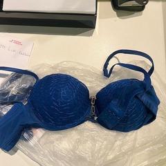 Sutiã, como reportado por Room Mate Bruno utilizando o iLost