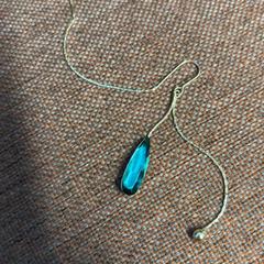 Fülbevaló Goud met blauw, amint azt Pathé Schouwburgplein az iLost segítségével jelentette.