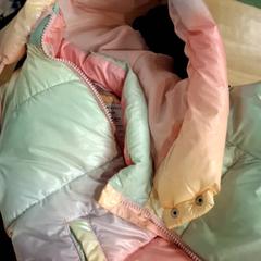 Casaco bebe, como reportado por IKEA Villiers-sur-Marne utilizando o iLost