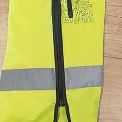 الملابس Fluovest، كما تم الإبلاغ عنه بواسطة Regio Antwerpen - Brussel عبر iLost