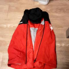 Casaco, como reportado por Diergaarde Blijdorp utilizando o iLost