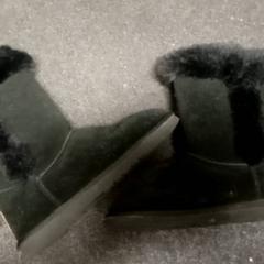 구두 & 앵클 부츠 Black, iLost를 사용하여 Mövenpick Hotel Amsterdam City Centre에 보고됨