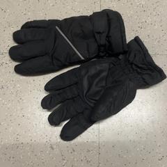 Guantes, ha sido reportado por Pathé Utrecht Leidsche Rijn con iLost