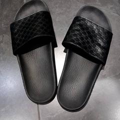 샌들 Zwart, iLost를 사용하여 Van der Valk Hotel Vianen에 보고됨