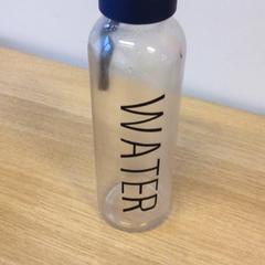 Garrafa para beber, como reportado por Canisius-Wilhelmina Ziekenhuis utilizando o iLost