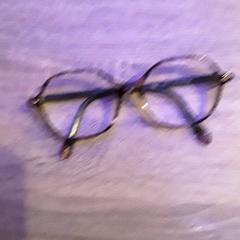 Glasögon, rapporterat av EBS Tramplein med iLost