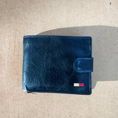 Carteira - Saghin, segundo informou Centraal magazijn usando iLost