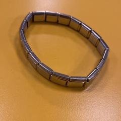 Bracelet, as reported by MEININGER Hotel Dresden Zentrum using iLost