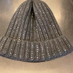 Chapeau, a été signalé par MEININGER Hotel Leipzig Hauptbahnhof utilisant iLost