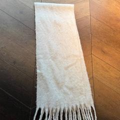 Sjal sjaal wit, som rapportert av Hotel Apeldoorn ved bruk av iLost