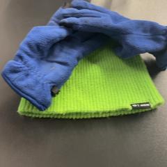 Handschuh & Beanie Neon groen en blauw  wol, gemeldet von Pathé Amsterdam Noord über iLost
