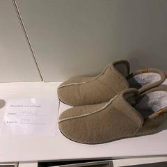 Tøfler bruin, som rapportert av Haven Hotel Rotterdam ved bruk av iLost