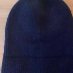 Kšiltovka, jak nahlášeno MEININGER Hotel Köln West pomocí iLost