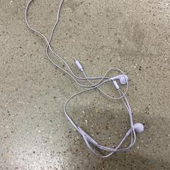 Headphones Paarse oortjes, as reported by IKEA Utrecht using iLost