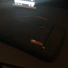 バッグ Laptop bag with laptop and charger in it がiLostで Van der Valk Hotel Amsterdam Zuidas によって報告されました