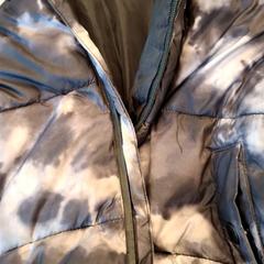 Casaco bomber bouson, como reportado por IKEA Avignon utilizando o iLost