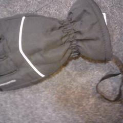 Kesztyű, amint azt SnowWorld Landgraaf az iLost segítségével jelentette.