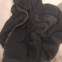 Mikina hoody, jak nahlášeno Internationaal Theater Amsterdam pomocí iLost