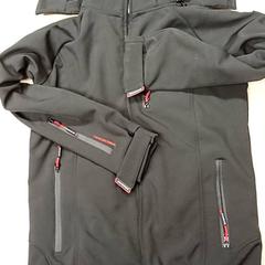 Jaqueta, segons ha informat Qbuzz GD Groningen Peizerweg mitjançant iLost