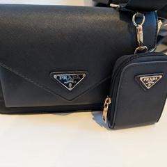 レディースバッグ がiLostで Inntel Hotels Utrecht Centre によって報告されました