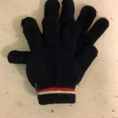 Handskar, rapporterat av Artis med iLost