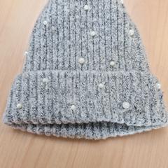 Kleding - Muts grijs met parels, ako bolo nahlásené Centraal magazijn pomocou iLost