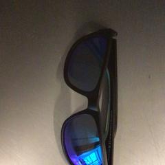 Gafas de sol Zwart met groen, segundo informou Gemeente Nijmegen usando iLost