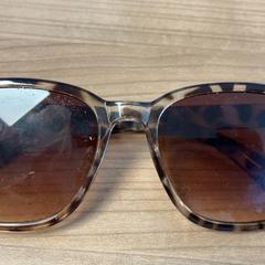 Gafas de sol, ha sido reportado por Connexxion Amstelland-Meerlanden Schiphol Zuid con iLost