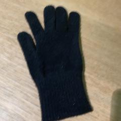 Rukavice One Black glove, jak nahlášeno MEININGER Hotel Berlin East Side Gallary pomocí iLost