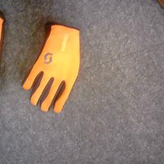 Handskar, rapporterat av SnowWorld Landgraaf med iLost