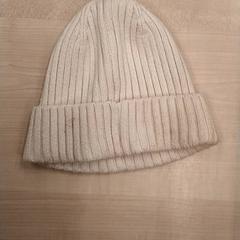 Kalap & Beanie Witte muts, amint azt IKEA Zwolle az iLost segítségével jelentette.