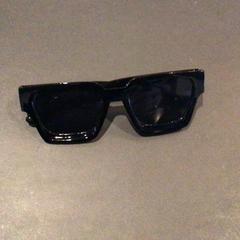 Sonnenbrille, gemeldet von Van der Valk Hotel Amsterdam Zuidas über iLost
