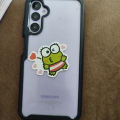 Een licht paarse samsung met keroppi sticker, as reported to iLost