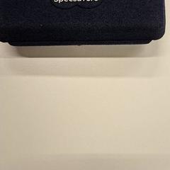 Szemüvegtok szemüveggel Donkerblauw, amint azt Gemeente Hilversum az iLost segítségével jelentette.