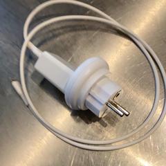 Adaptateur White, a été signalé par MEININGER Hotel Leipzig Hauptbahnhof utilisant iLost