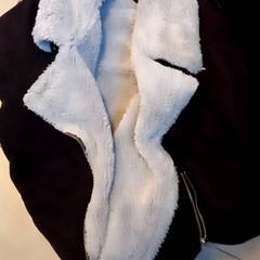 Jas Black, grey fur, zoals gemeld door Leonardo Royal Hotel Amsterdam met iLost