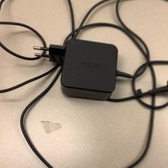 Asus lader، كما تم الإبلاغ عنه بواسطة HvA Nicolaes Tulphuis & Tania Leonhuis عبر iLost