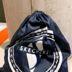 가방 Rugzak donkerblauw met witte letters _skechers, iLost를 사용하여 TU/e - Receptie Neuron에 보고됨