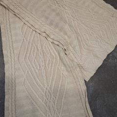 Châle beige, a été signalé par Qbuzz DMG utilisant iLost