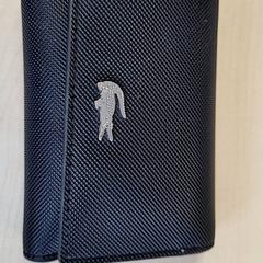 Portemonnee Fomperosa Lopez, amint azt Connexxion Haarlem IJmond az iLost segítségével jelentette.