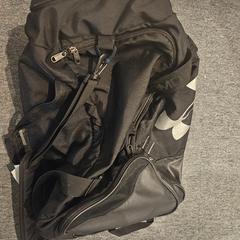 バッグ がiLostで Ramada by Wyndham Amsterdam Airport Schiphol によって報告されました