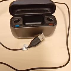 Høreapparat & Usb-lader charger, som rapportert av Mövenpick Hotel Amsterdam City Centre ved bruk av iLost