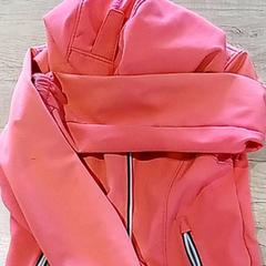 Kleding - jas, amint azt Centraal magazijn az iLost segítségével jelentette.