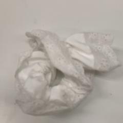 Scrunchie, come riportato da IKEA新三郷 utilizzando iLost