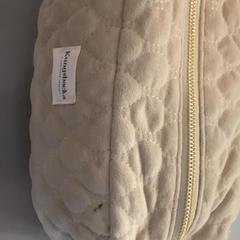 Sac à cosmétiques toiletry bag, a été signalé par MEININGER Hotel Budapest Great Market Hall utilisant iLost