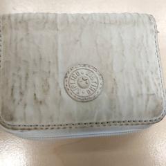 Portefeuille - IGANA, a été signalé par Centraal magazijn utilisant iLost