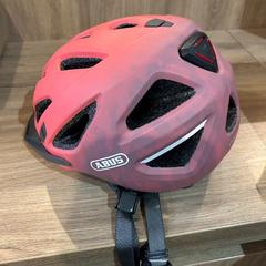 헬멧 & 자전거 헬멧 rood, iLost를 사용하여 Gemeente Zevenaar에 보고됨