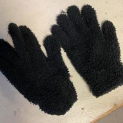 Gloves, as reported by Artis using iLost