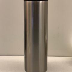 Thermosfles Metaal, come riportato da HvA Nicolaes Tulphuis & Tania Leonhuis utilizzando iLost