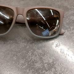 Des lunettes de soleil, a été signalé par Rotterdam The Hague Airport utilisant iLost